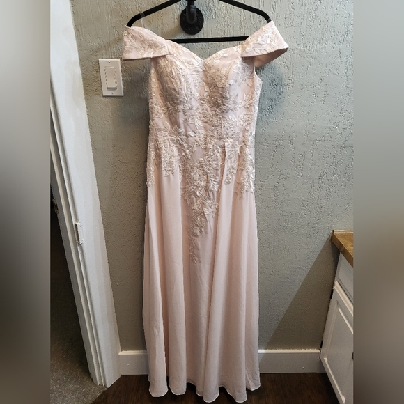 New JJ's House Elegant Floral Lace Off The Shoulder Dress NWT Size 6